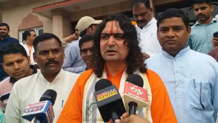 मस्जिद में घुसकर बोले विधायक बालमुकुंद- ये मंदिर है… हंगामा होने पर भागे