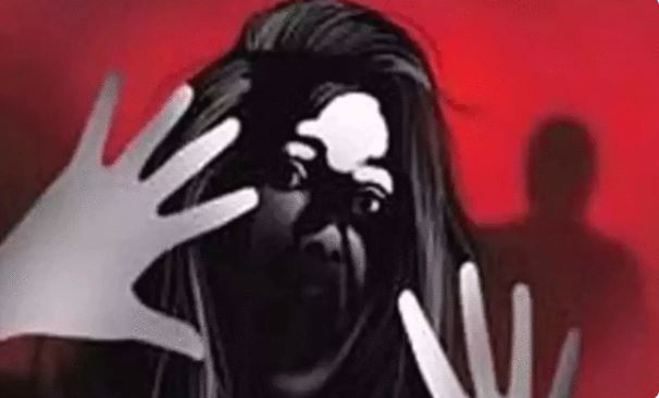 दिल्ली: युवक ने घर में घुसकर की महिला से जबरदस्ती, विरोध पर दी खौफनाक सजा