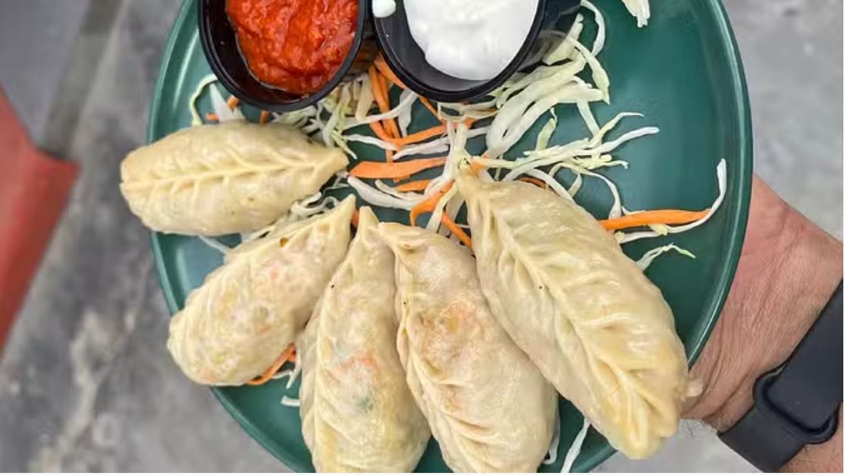 तेलंगाना: सड़क किनारे फूड स्टॉल से मोमोज खाने के बाद एक महिला की मौत, 50 की तबीयत बिगड़ी