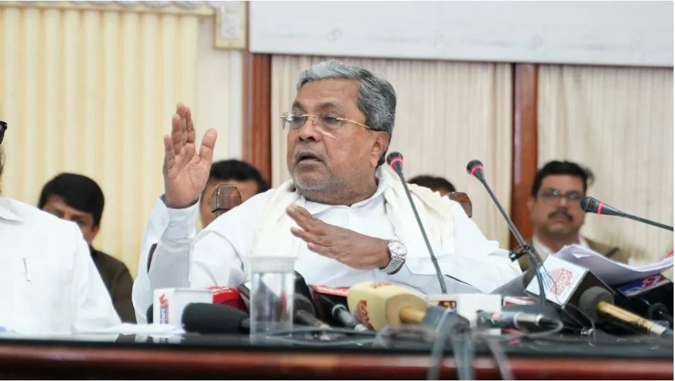 दंगाइयों के खिलाफ केस वापस लेगी कर्नाटक सरकार, बीजेपी हुई हमलावर