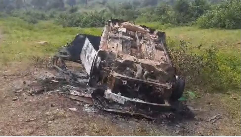 दूसरे धर्म की युवती संग मेला देखने पहुंचा, लोगों ने फूंकी युवक की गाड़ी