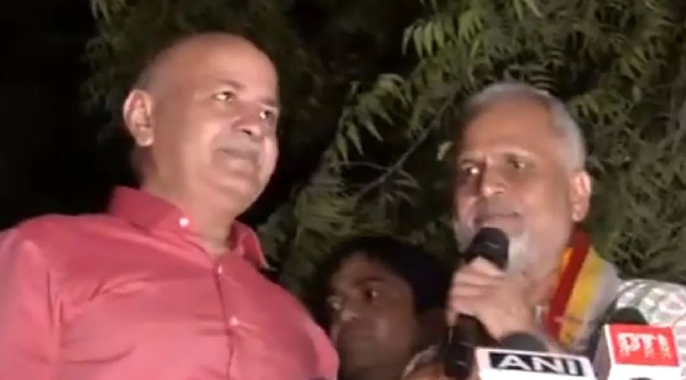 आतिशी जी आपको भी जेल जाना होगा… तिहाड़ से निकलते ही सत्येंद्र जैन ने क्यों कही ये बात?