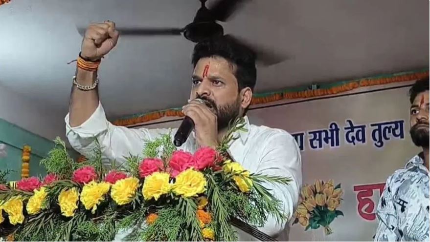 सियासत में उतरा एक और भोजपुरी स्टार, भभुआ से चुनाव लड़ सकते हैं रितेश पांडे