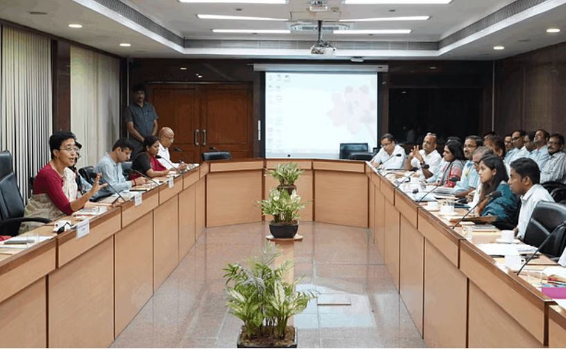 दिल्ली में आतिशी ने ली हाई लेवल मीटिंग, गोपाल राय रहे मौजूद
