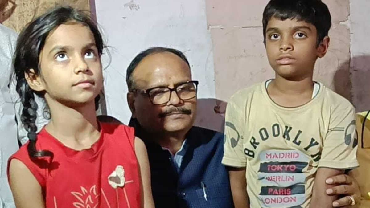 मोहित के घर पहुंचे बृजेश पाठक, परिजनों को दिया न्याय का भरोसा