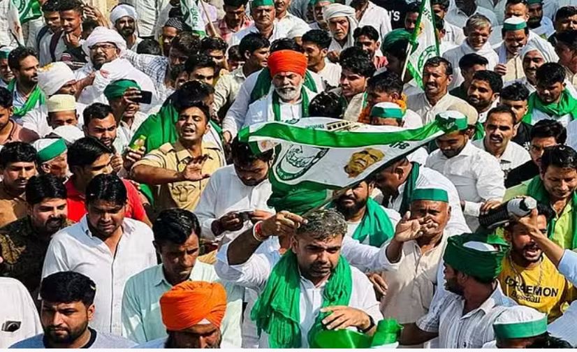 किसानों ने निकाली 18 किमी पदयात्रा, राकेश और नरेश टिकैत ने भरा जोश