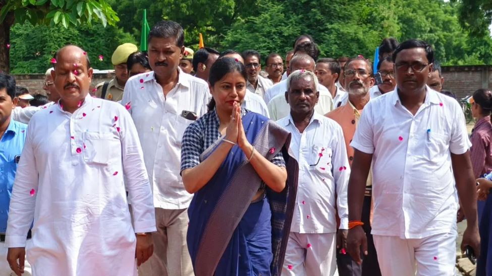 यूपी उपचुनाव: पल्लवी पटेल की पार्टी ने 3 सीटों पर उतारे उम्मीदवार