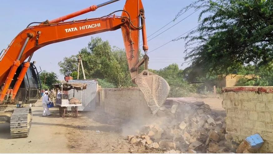 वक्फ ने कब्जाया था 47 बीघे जमीन, जैसलमेर में चला सरकार का बुलडोजर