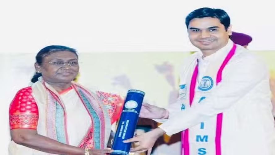राष्ट्रपति ने किया अलीगढ़ के चिकित्सक को सम्मानित, मिला धन्वंतरि पुरस्कार