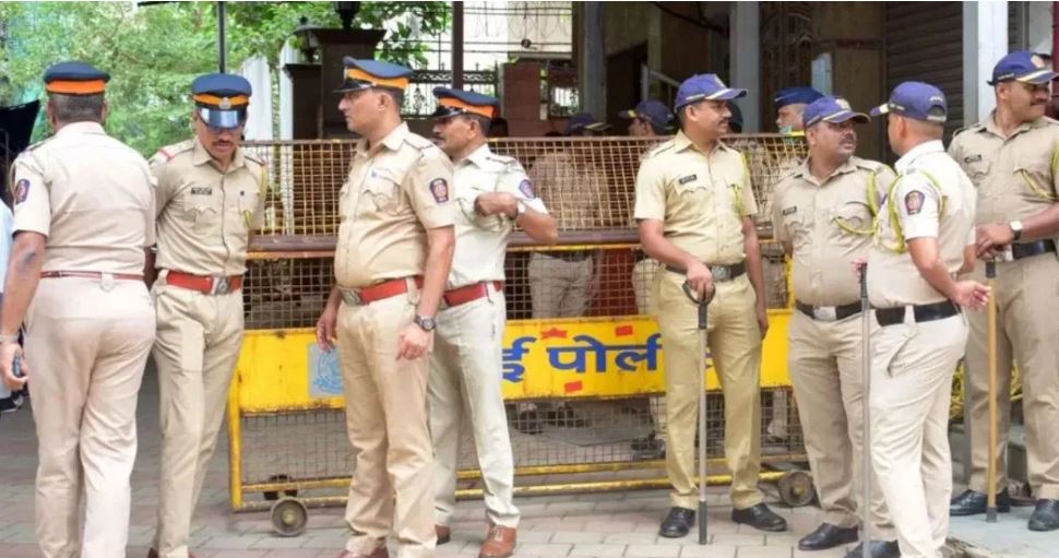 मुंबई की सोसाइटी में दिवाली लाइटिंग पर विवाद, मुस्लिम शख्स पर एफआईआर
