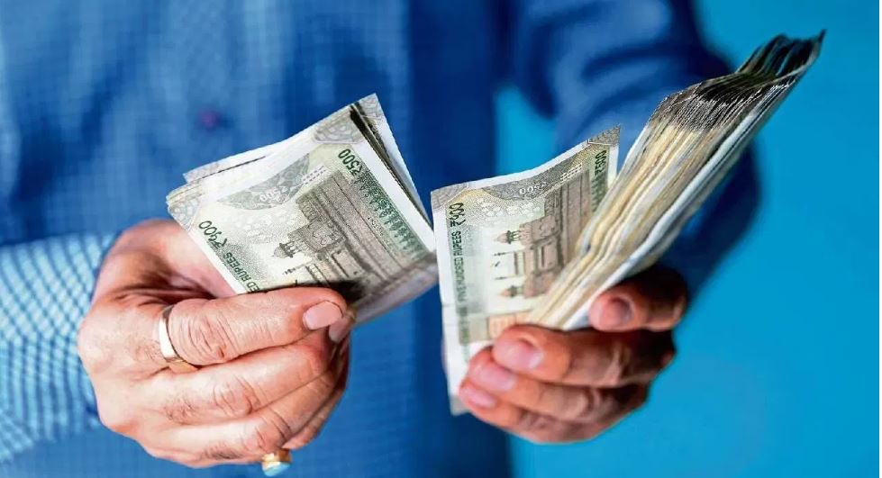 दिवाली पर सरकार का तोहफा, इतनी बढ़ी सरकारी कर्मचारियों की सैलरी