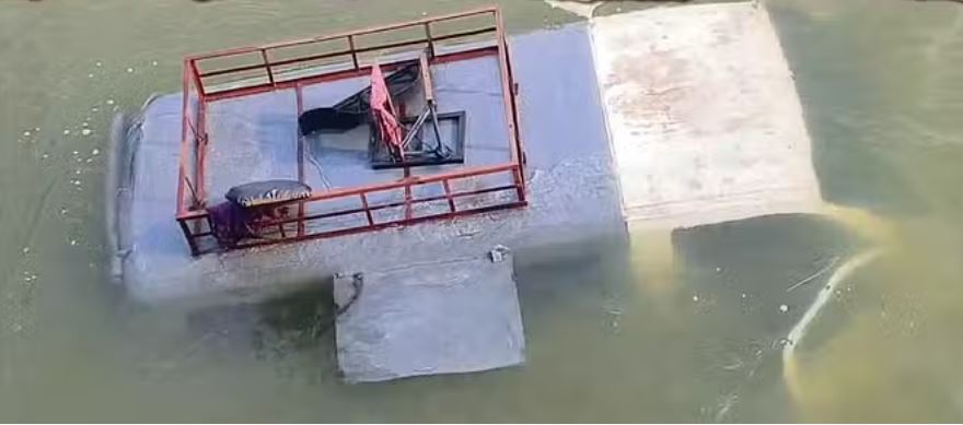 सक्ती में बड़ा हादसा, बच्चों से भरी स्कूल वैन सोन नदी में गिरी, सवार थे 18 छात्र