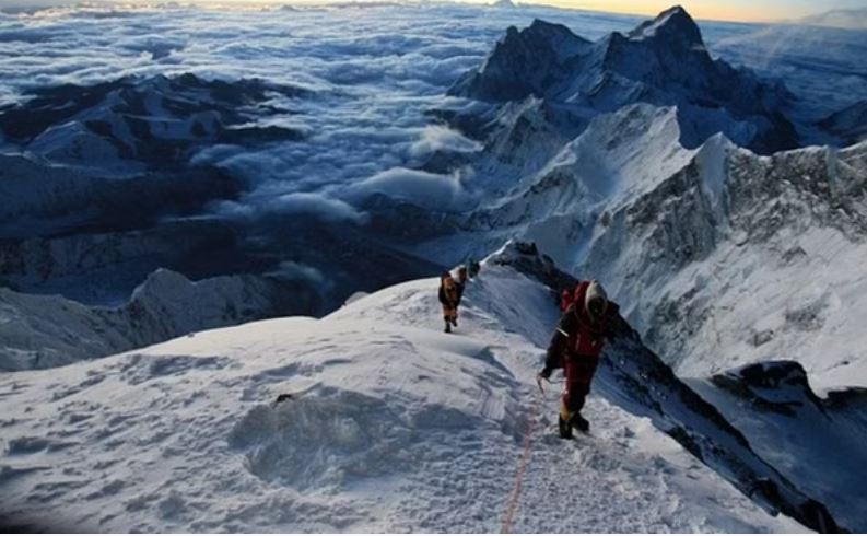 नेपाल: माउंट धौलागिरी पर फिसलने से पांच रूसी पर्वतारोहियों की मौत