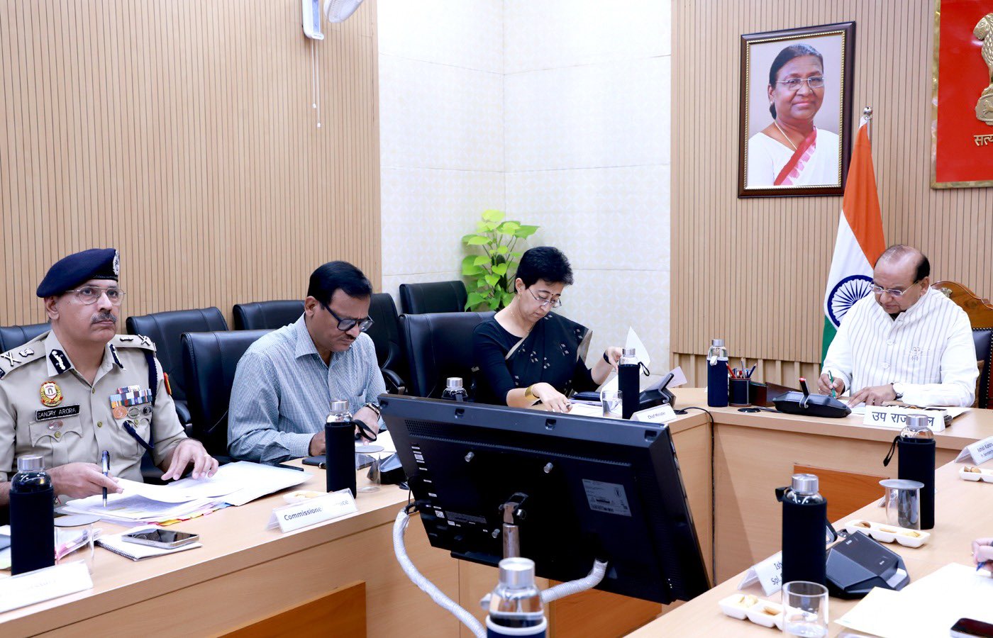दिल्ली में सख्ती से लागू होंगे तीनों नए आपराधिक कानून, एलजी ने  आतिशी और पुलिस कमिश्नर के साथ की बैठक