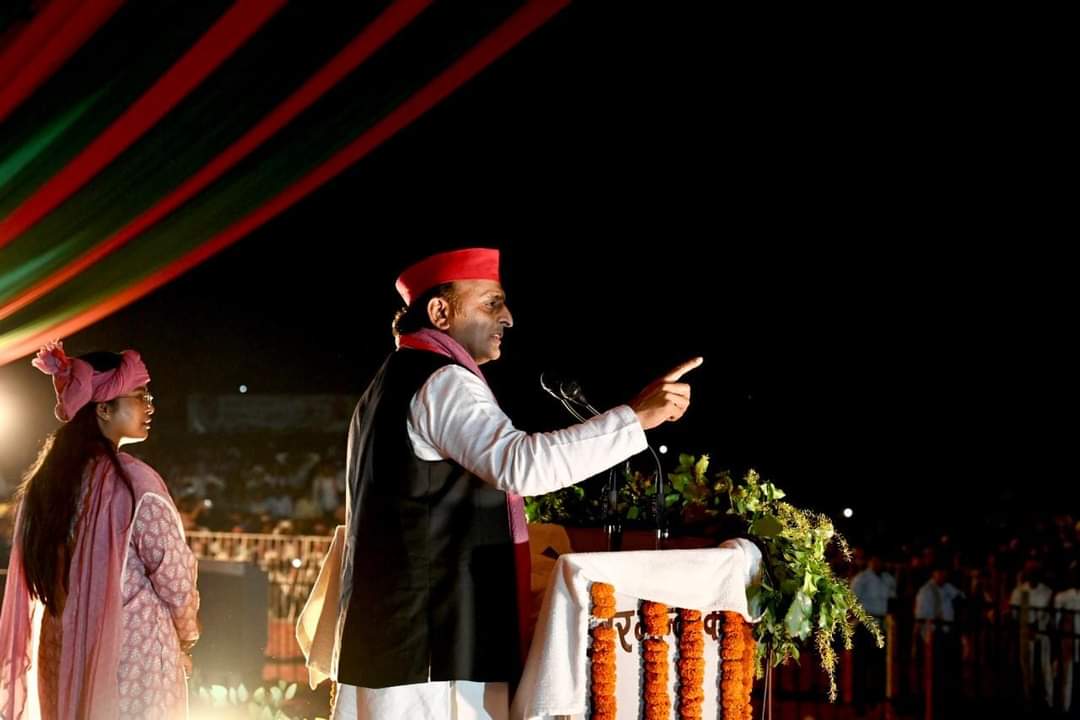 अखिलेश का बीजेपी पर तंज, बोले- मटन युद्ध इतिहास में हो गया दर्ज