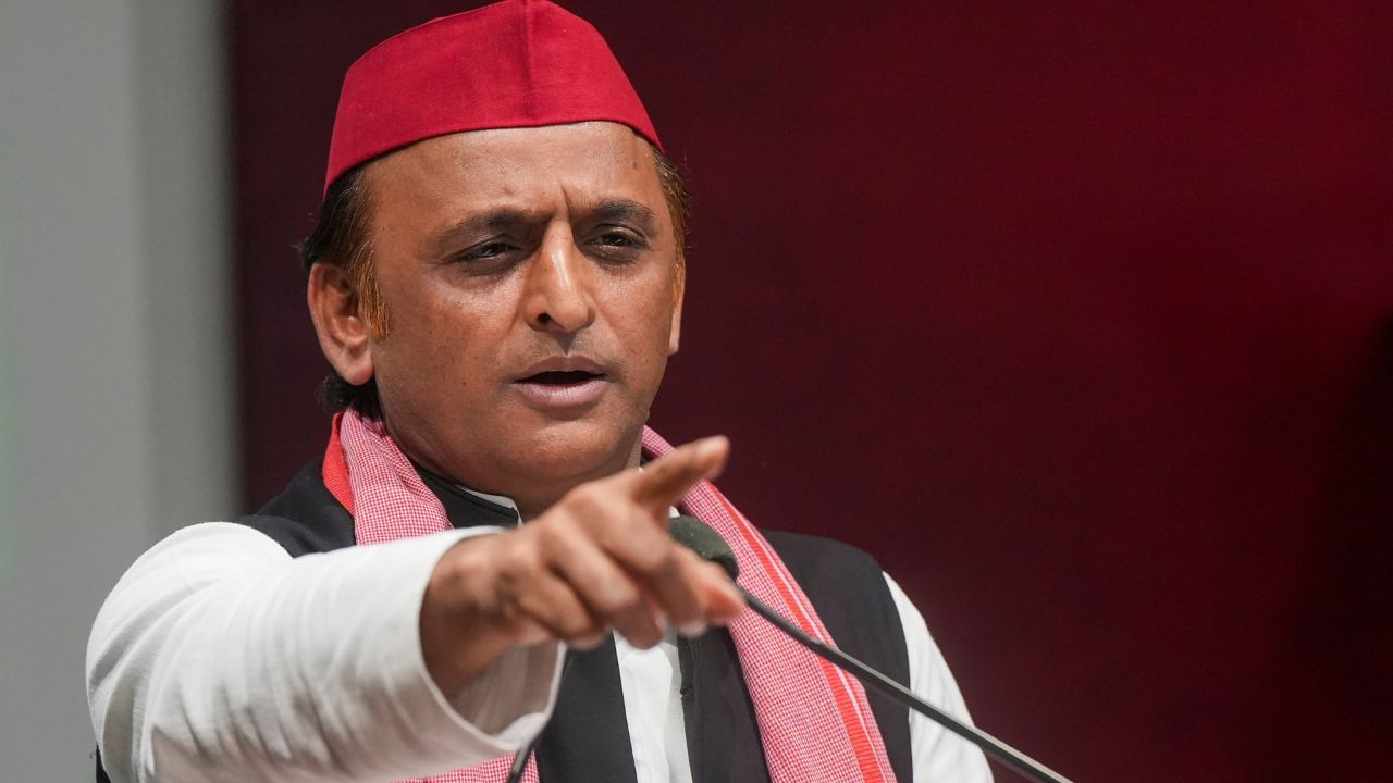 सपा डेलिकेशन को संभल नहीं जाने देने पर भड़के अखिलेश