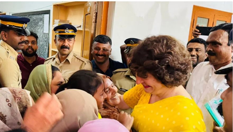 उपचुनाव: लोग मुझे मौका देंगे… वायनाड में पोलिंग बूथ पर पहुंचीं प्रियंका गांधी