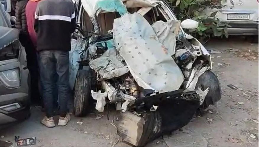 उदयपुर में भीषण सड़क हादसा, कार और डंपर में जोरदार टक्कर, 5 की मौत