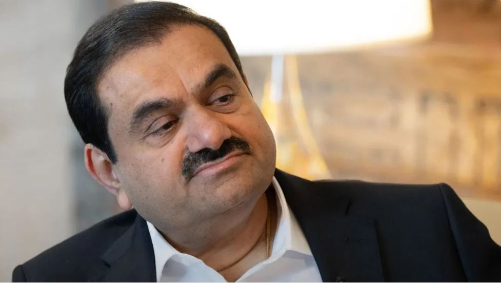 अमेरिका में लगे आरोप के बाद अडानी ग्रुप ने लिया बड़ा फैसला