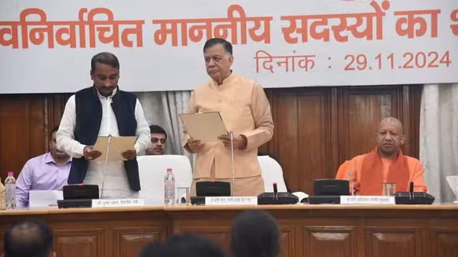 यूपी उपचुनाव में जीत हासिल करने वाले विधायकों ने ली शपथ