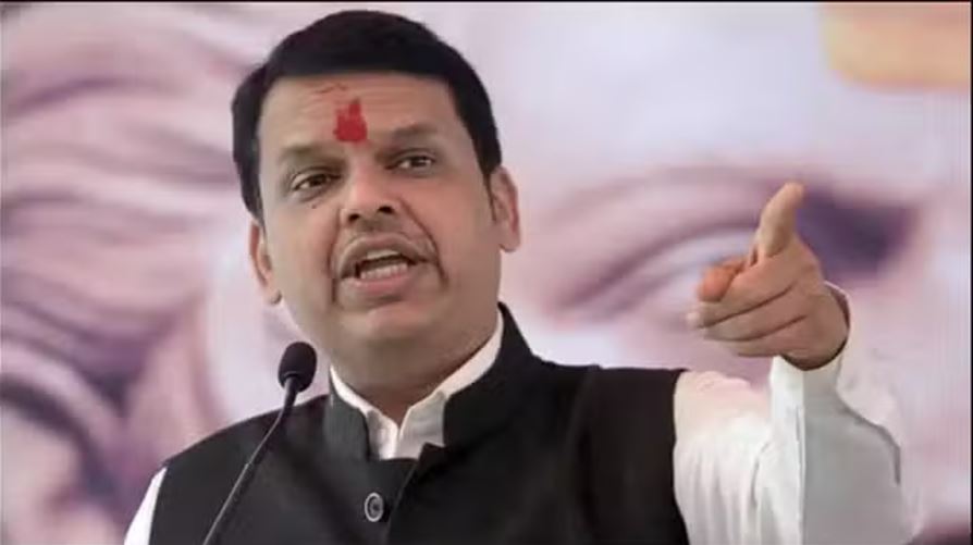 मतदान खत्म होने के बाद आरएसएस मुख्यालय पहुंचे फडणवीस, मोहन भागवत से की मुलाकात
