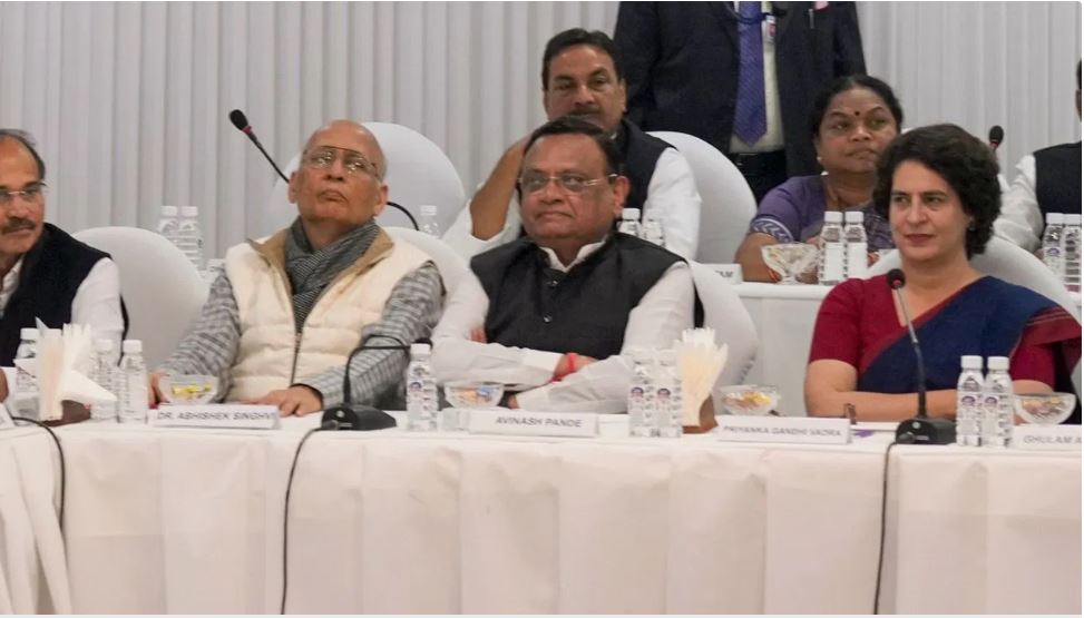 ईवीएम की बजाय बैलेट पर जाना होगा…सीडब्ल्यूसी बैठक में प्रियंका गांधी का बड़ा बयान