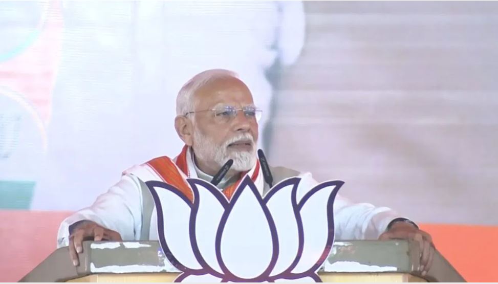 ये आपकी रोटी, बेटी और माटी छीन रहे हैं… चाईबासा में बोले पीएम मोदी