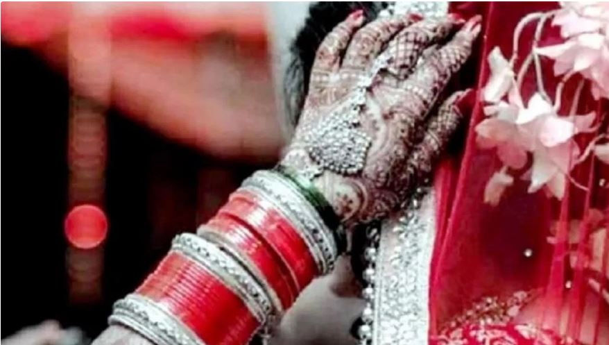 पटाखे जलाने से रोका तो भड़क गया बाराती, दुल्हन के भाई समेत 9 को कार से कुचला