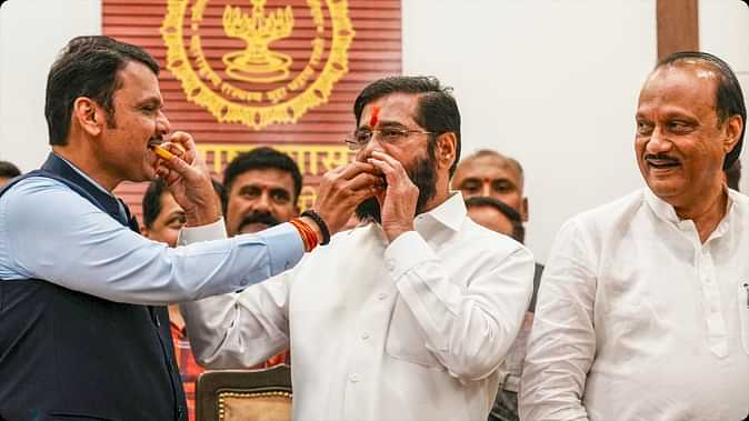जीत के बाद एक साथ दिखे फडणवीस, शिंदे और अजित, कहा- गलत बोलने वालों को मिला जवाब