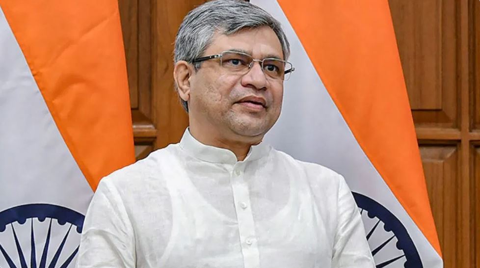 10 साल में रेलवे में 5 लाख लोगों को मिली नौकरी, खुद रेल मंत्री ने किया खुलासा