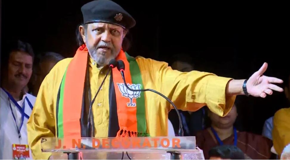 तुम एक फल काटोगे, हम चार फल काटेंगे…बयान देकर बुरे फंसे मिथुन चक्रवर्ती, एफआईआर दर्ज