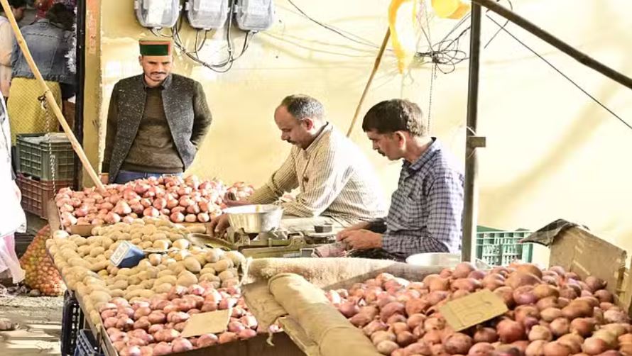 दिल्ली, मुंबई, लखनऊ में प्याज की कीमतें आसमान छू रहीं, आम लोगों की बढ़ी परेशानी