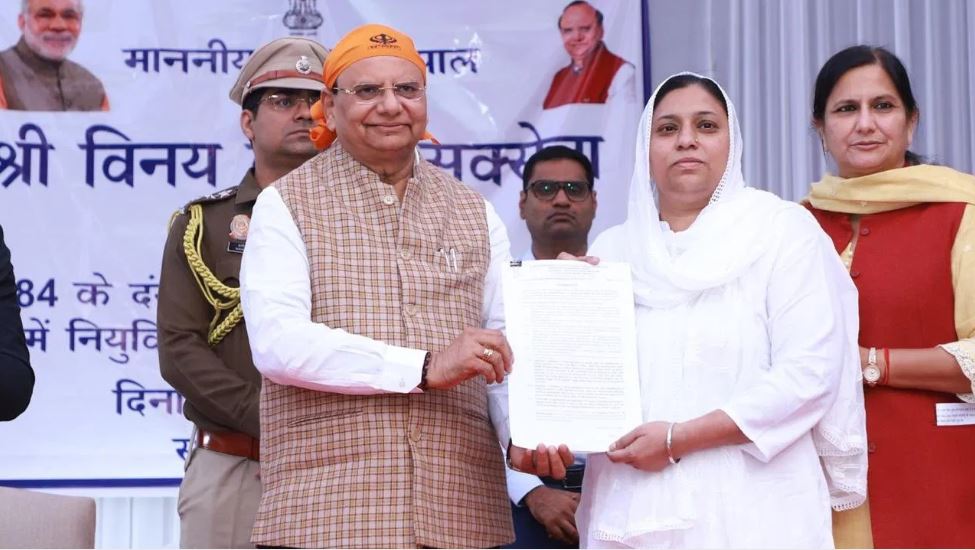 दिल्ली: सिख दंगों के 47 पीड़ितों को एलजी ने सौंपे नियुक्ति पत्र