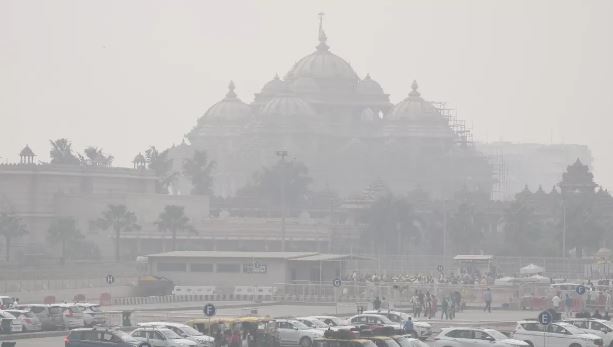 देश में सबसे अधिक प्रदूषित रही दिल्ली, अगले तीन दिनों तक हालात 'गंभीर'