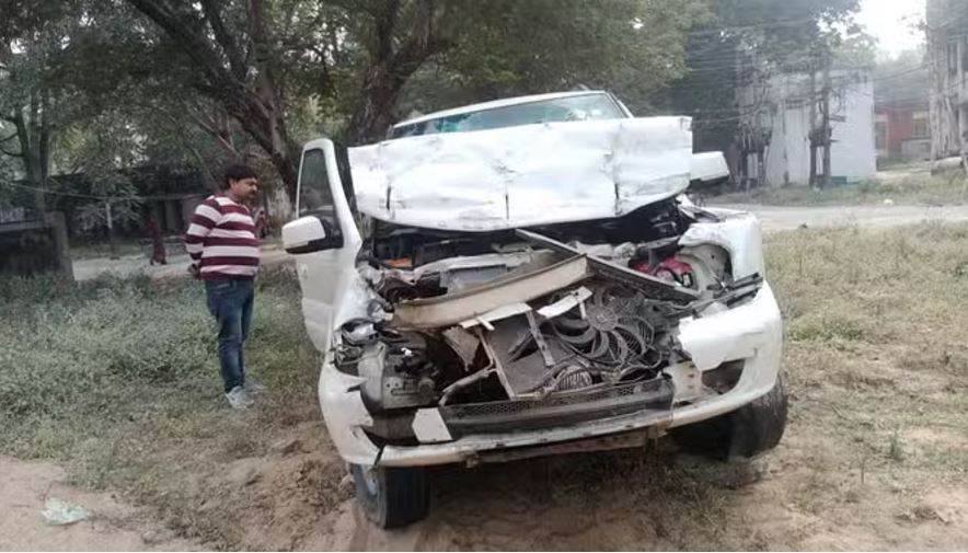 बिहार: जिला एवं सत्र न्यायाधीश को लेने जा रही गाड़ी को ट्रक ने मारी टक्कर