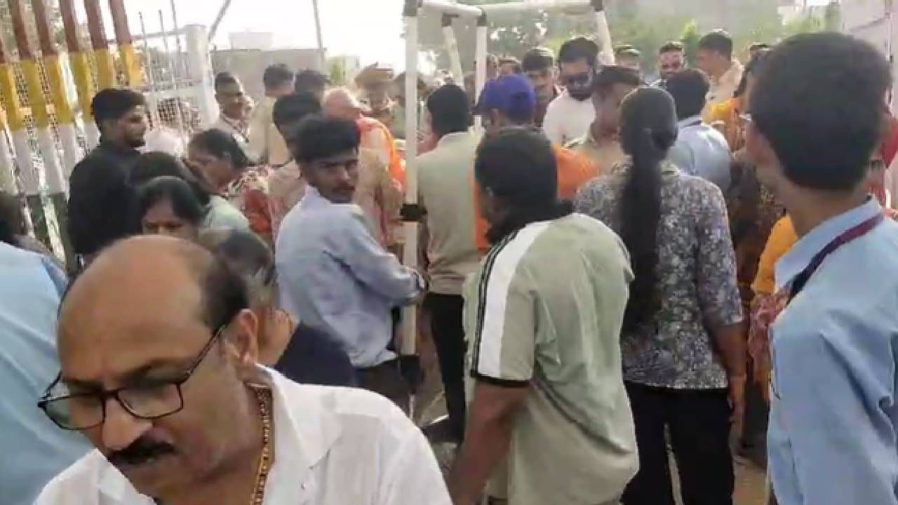 भीलवाड़ा: धीरेंद्र शास्त्री की कथा में वीआईपी गेट पर भगदड़, 6 घायल