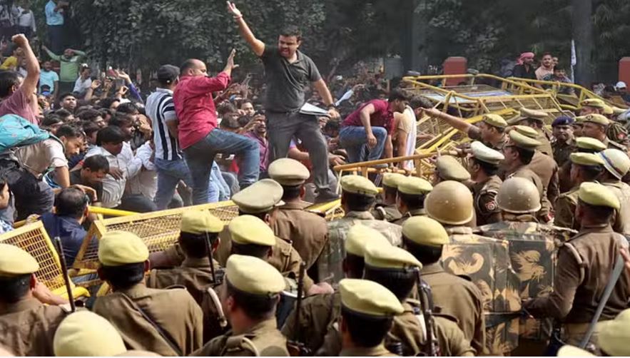 आंदोलन 5वें दिन भी जारी: आयोग के झुकने के बाद भी छात्र नहीं हटने को तैयार