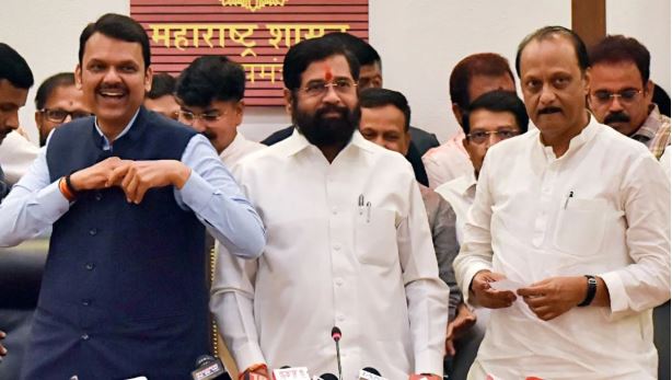 दिल्ली के लिए रवाना हुए फडणवीस, अमित शाह के साथ अहम बैठक