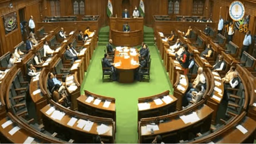 दिल्ली: सदन में बस मार्शलों का मुद्दा उठा, भाजपा विधायकों ने किया सदन का बहिष्कार