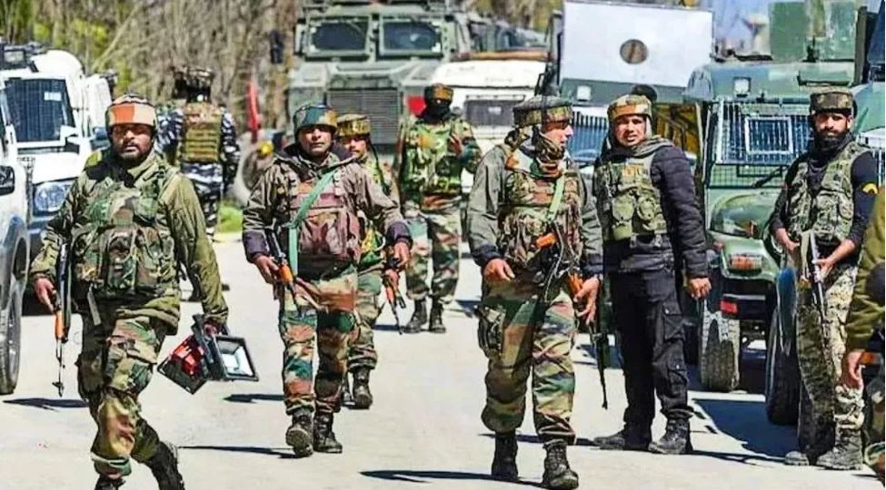 किश्तवाड़ में आतंकियों के साथ मुठभेड़ में जेसीओ बलिदान, 3 जवान घायल