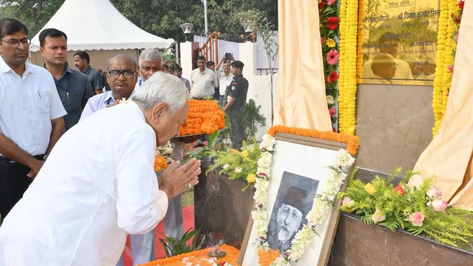 मौलाना आजाद की जयंती पर पटना में स्मारक का शिलान्यास, नीतीश ने दी श्रद्धांजलि