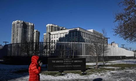 रूसी हमले के डर से यूक्रेन में अमेरिकी ऐंबैसी बंद