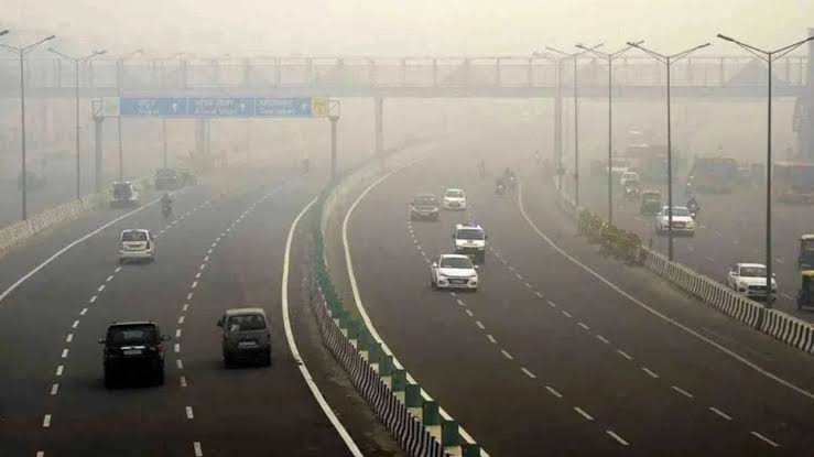 दिल्ली में सांसों पर संकट: आनंद विहार का एक्यूआई 762, कई इलाकों में हालात गंभीर