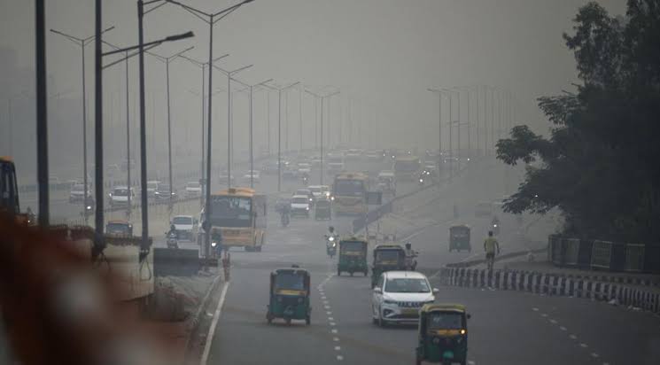 दिल्ली की हवा 'बहुत खराब': आनंद विहार में एक्यूआई 400 पार, फरीदाबाद सबसे साफ