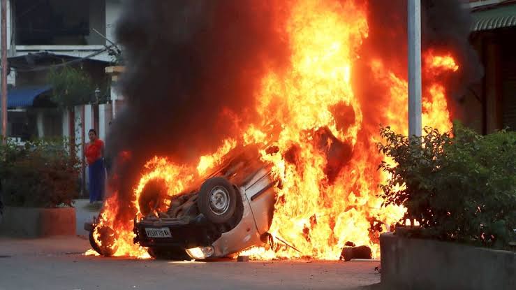 मणिपुर में 4 और विधायकों के घर जलाए गए, सीएम के पैतृक घर को भी बनाया निशाना