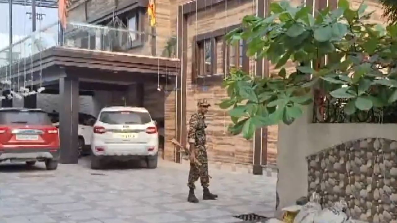 झारखंड: सोरेन के निजी सचिव के ठिकानों पर छापेमारी