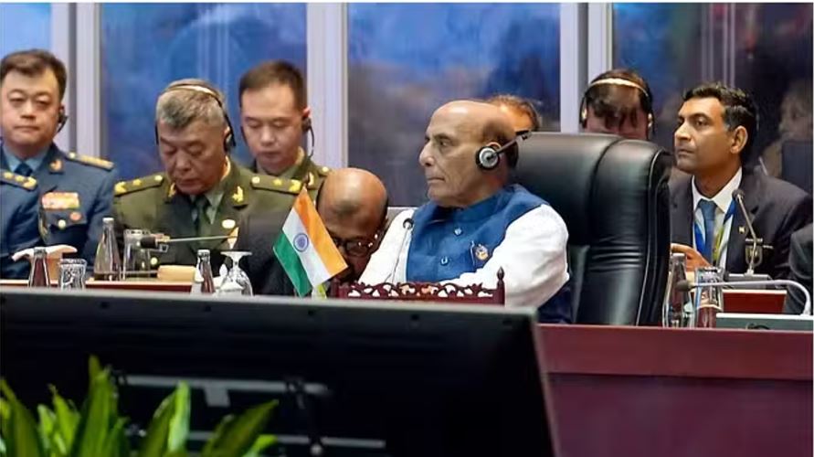 लाओस में राजनाथ सिंह ने बताया दक्षिण चीन सागर में आचार संहिता पर भारत का पक्ष