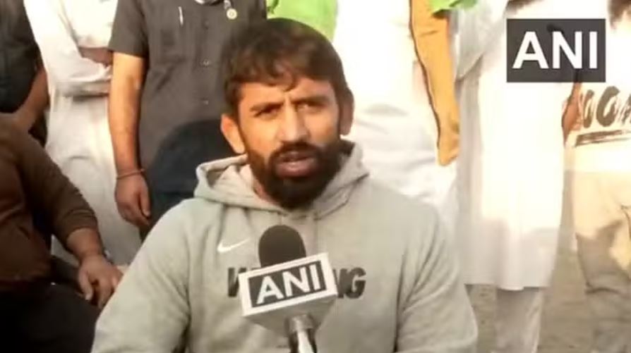 खनौरी बॉर्डर पर पहुंचे बजरंग पूनिया: बोले- किसान को उठाकर ले जाना बर्दास्त के बाहर