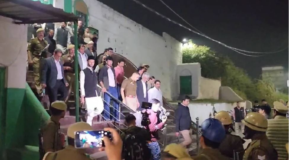 कोर्ट का आदेश, फिर 2 घंटे बाद जामा मस्जिद में सर्वे; छावनी में तब्दील हुआ संभल