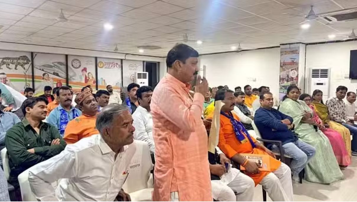 इंदौर के ढाई सौ भाजपा नेता महाराष्ट्र चुनाव में डटे, विजयवर्गीय ने की बैठक
